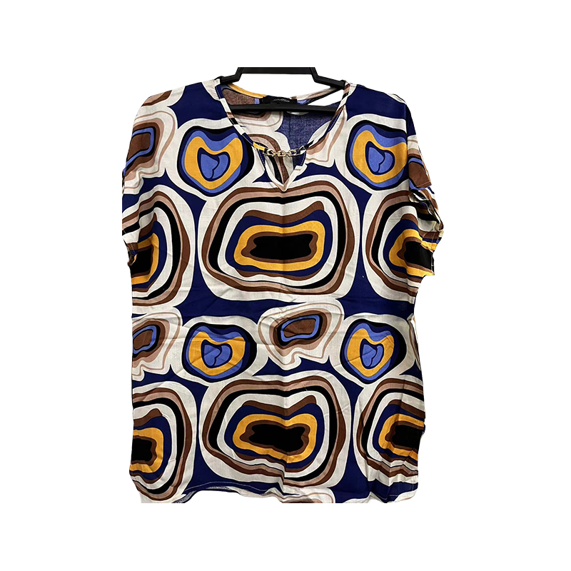 What are the main differences between woven clothing and knitted clothing?